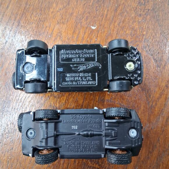 HOT WHEELS Premium Set of 2 Diecast Cars Mercedes Sprinter + Toyota Land Cruiser - Picture 5 of 11